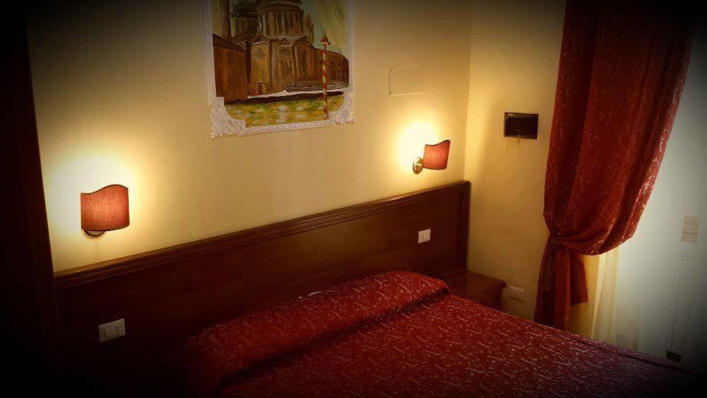 로마 비앤비 루디 센터 B&B 외부 사진